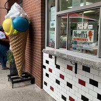 Photo taken at Morelli&amp;#39;s Gourmet Ice Cream by Anthony C. on 5/23/2021