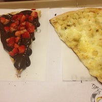 3/22/2013 tarihinde Stephany M.ziyaretçi tarafından O Pedaço da Pizza'de çekilen fotoğraf