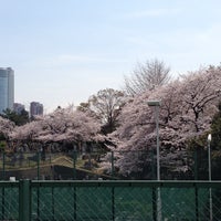 Photo taken at 青山運動場 テニスコート by Tooru K. on 4/1/2014