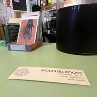 10/13/2021 tarihinde Ted B.ziyaretçi tarafından Molasses Books'de çekilen fotoğraf
