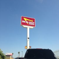 Photo taken at In-N-Out Burger by Sereita C. on 4/14/2013