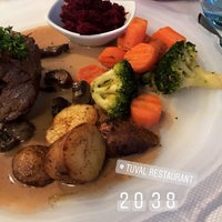 Foto diambil di Tuval Restaurant oleh Cansu G. pada 5/8/2018