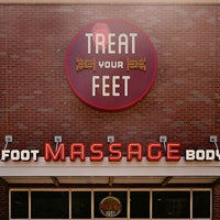 Foto scattata a Treat Your Feet Buckhead da Treat Your Feet Buckhead il 7/5/2016