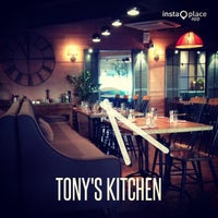 Foto tirada no(a) Tony’s Kitchen por Алла В. em 10/5/2013