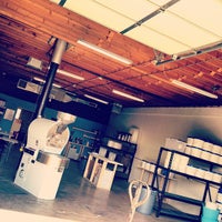 Photo prise au Brown Water Coffee Roastery par Ricky P. le5/10/2013