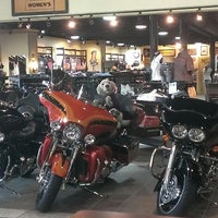 6/16/2013 tarihinde Anissa H.ziyaretçi tarafından Harley-Davidson of Asheville'de çekilen fotoğraf