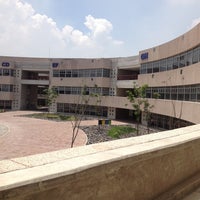 Photo taken at Unidad de Posgrado UNAM by Vista on 5/28/2013