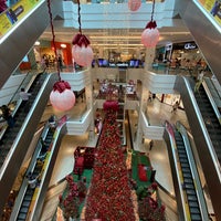 Foto diambil di Boulevard Shopping oleh Osvaldo B pada 1/4/2022