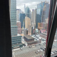 Foto diambil di Fairfield Inn &amp;amp; Suites by Marriott New York Manhattan/Times Square oleh Simonas B. pada 6/27/2022