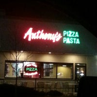 Photo prise au Anthony&amp;#39;s Pizza &amp;amp; Pasta par Mia E. le11/3/2012