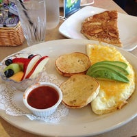 รูปภาพถ่ายที่ The Egg &amp;amp; I Restaurants- McAllen โดย Abby A. เมื่อ 12/22/2013