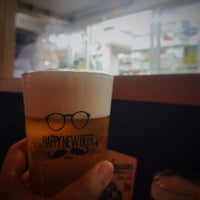 Photo taken at Bottle Rocket Craft Beer Bar by Kikuza S. on 5/7/2017