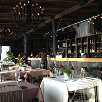 12/4/2012 tarihinde Megan S.ziyaretçi tarafından KOYA restorāns &amp;amp; bārs'de çekilen fotoğraf