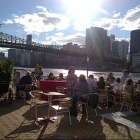 รูปภาพถ่ายที่ Pier NYC โดย shari b. เมื่อ 9/15/2012