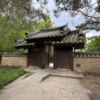 Photo taken at Koreanischer Seouler Garten by Tania G. on 6/15/2023