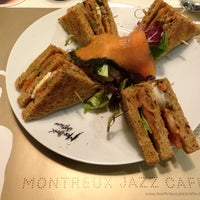 Das Foto wurde bei Montreux Jazz Cafe von Simon P. am 5/24/2013 aufgenommen