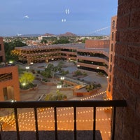 Foto diambil di Scottsdale Marriott Suites Old Town oleh Bruce C. pada 4/30/2023