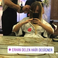 Foto scattata a Erhan Delen Hair Designer da Dilara Ş. il 8/22/2017