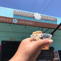 Photo taken at Hanna&amp;#39;s Gourmet by Vanessa H. on 6/24/2018