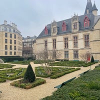 Photo taken at Jardin de l&amp;#39;Hôtel de Sens by Vasily S. on 1/24/2023