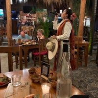 4/22/2022 tarihinde Ériķ R.ziyaretçi tarafından La perla pixán cuisine &amp;amp; mezcal store'de çekilen fotoğraf