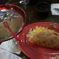 Foto diambil di Pepe&amp;#39;s Mexican Restaurant oleh Alex P. pada 1/27/2016