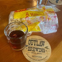 5/21/2021 tarihinde Xan K.ziyaretçi tarafından Outlaw Brewing'de çekilen fotoğraf