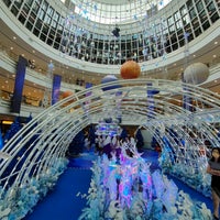 Foto diambil di Queensbay Mall oleh Chuah San Ling pada 12/2/2023