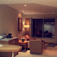 Foto tomada en Warwick Hotel Dubai  por Naif 🇸🇦 el 12/30/2016