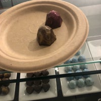 2/24/2018 tarihinde Thor E.ziyaretçi tarafından Tache Artisan Chocolate'de çekilen fotoğraf