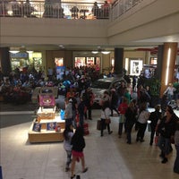 รูปภาพถ่ายที่ West Ridge Mall โดย Brian G. เมื่อ 11/23/2012