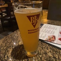Photo taken at BJ&amp;#39;s Restaurant &amp;amp; Brewhouse by Michael M. on 7/21/2022