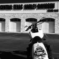 1/15/2015 tarihinde Chris L.ziyaretçi tarafından Central Texas Harley-Davidson'de çekilen fotoğraf