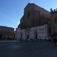 Foto tirada no(a) Piazza Maggiore por Kate K. em 12/23/2016