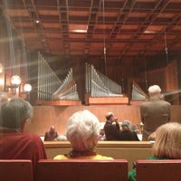Снимок сделан в Paul Recital Hall at Juilliard пользователем Jay Y. 12/19/2012