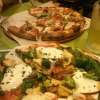 12/7/2012 tarihinde Melissa M.ziyaretçi tarafından Flippers Pizzeria'de çekilen fotoğraf