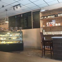 2/20/2017 tarihinde Tina L.ziyaretçi tarafından Ateaz Organic Coffee and Tea'de çekilen fotoğraf