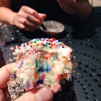 4/13/2015에 Rae D.님이 Sprinkles Cupcakes에서 찍은 사진