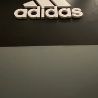Photo taken at Дисконт-центр Adidas / Reebok by blunt on 11/27/2021