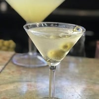Foto tirada no(a) Dirty Martini por Rachel D. em 10/18/2017