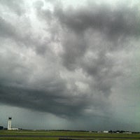 รูปภาพถ่ายที่ Wilmington Airport โดย Sean M. เมื่อ 6/30/2013