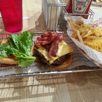 Foto tirada no(a) Smashburger por Sade em 9/29/2012