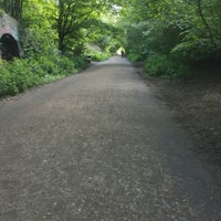 Photo taken at Parkland Walk (Finsbury Park to Crouch End Section) by Lee G. on 5/4/2020