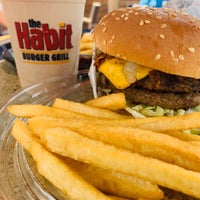 Photo taken at The Habit Burger Grill by Rudy K. on 8/22/2019