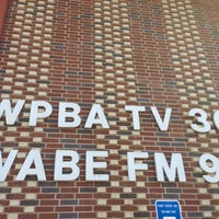Снимок сделан в Public Broadcasting Atlanta - WABE 90.1 FM &amp;amp; PBA 30 пользователем David M. 4/20/2013