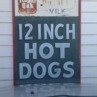 รูปภาพถ่ายที่ Easterbrooks Hotdog Stand โดย Chris W. เมื่อ 10/8/2012