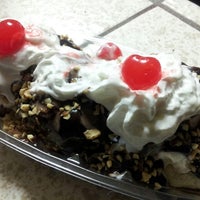 Photo taken at Baskin-Robbins by Gwendolyn W. on 1/1/2014