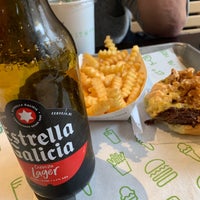 Photo taken at Shake Shack by Cassio S. on 4/6/2022