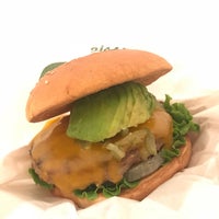 Photo taken at Freshness Burger by 紳 on 11/13/2018
