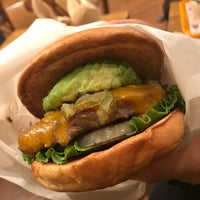 Photo taken at Freshness Burger by 紳 on 11/13/2018